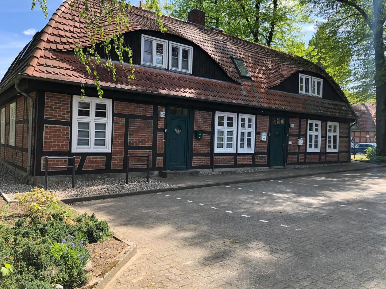 4 Wunderschoene Ferienwohnungen Im Kavaliershaus Schwerin  Exterior photo